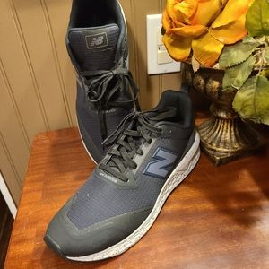 New Balance Men's Sneakers Shoes  Size 9.5